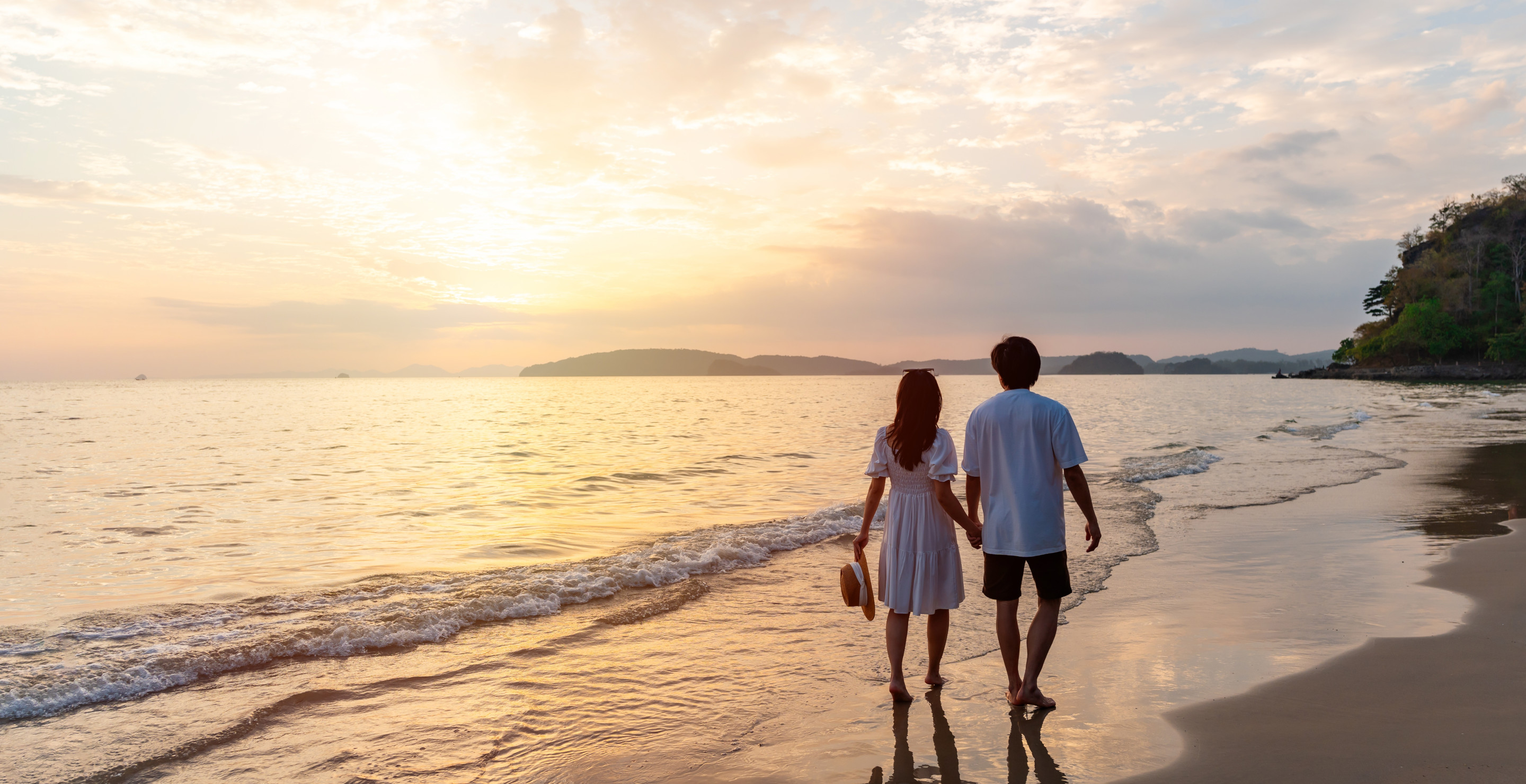 Travel Expert Reveals How They Manage To Travel Without Spending A Single Dollar