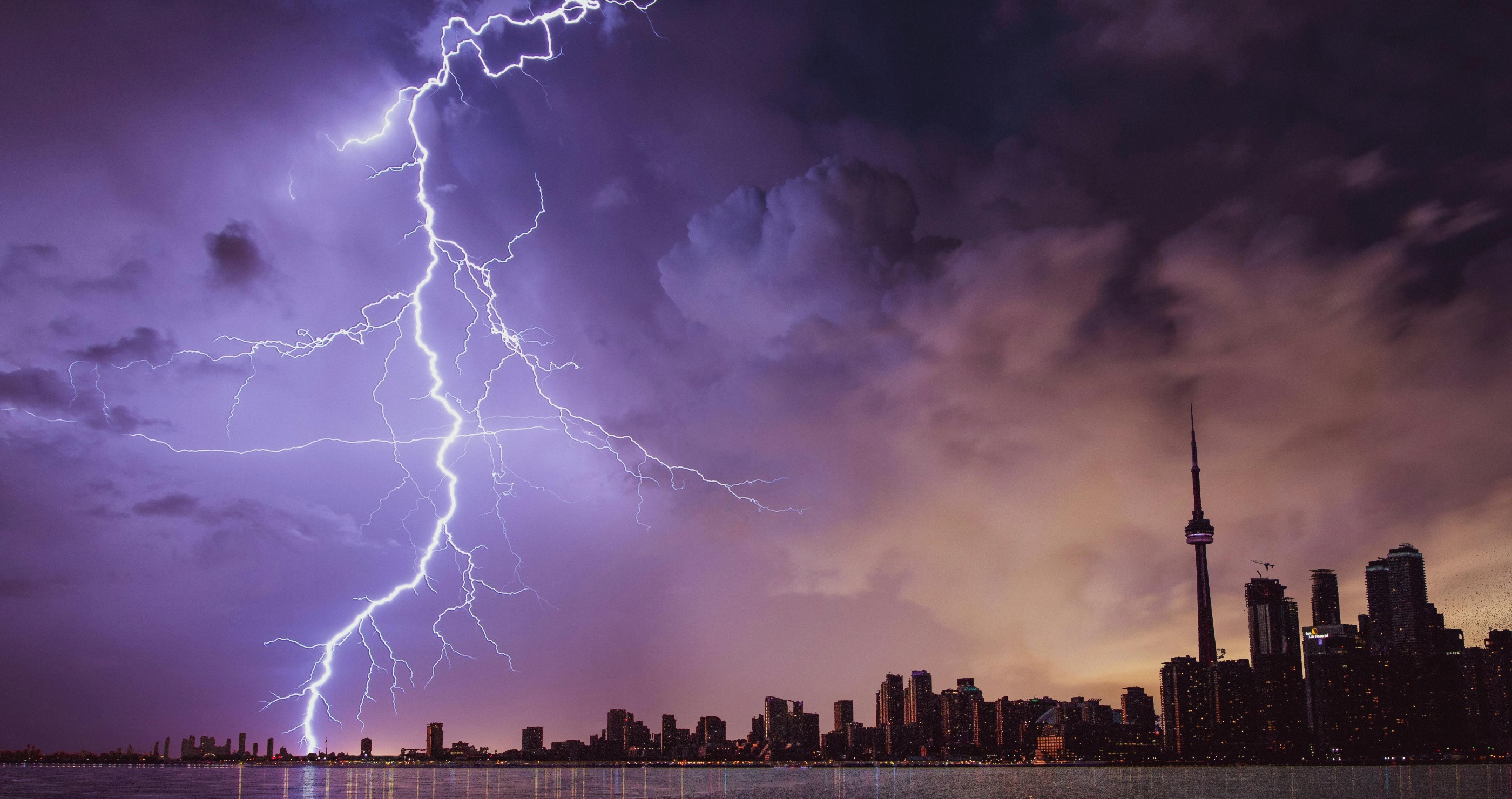 how to stay safe during a severe thunderstorm