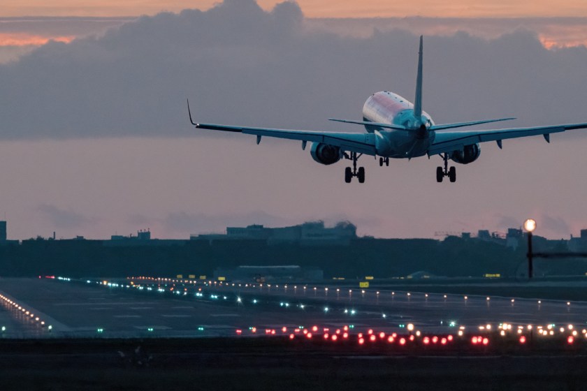 Woman Is Removed From Plane After Fighting With Flight Crew